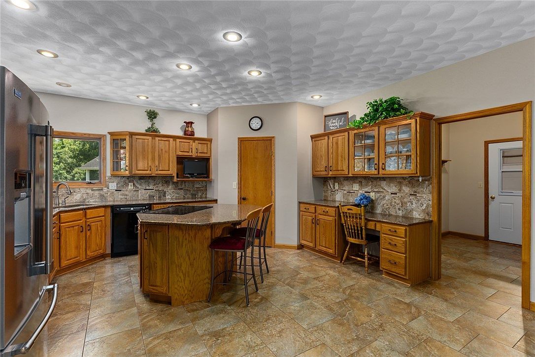 8434 N Meadowview Rd Effingham, IL 62401 | Single Family