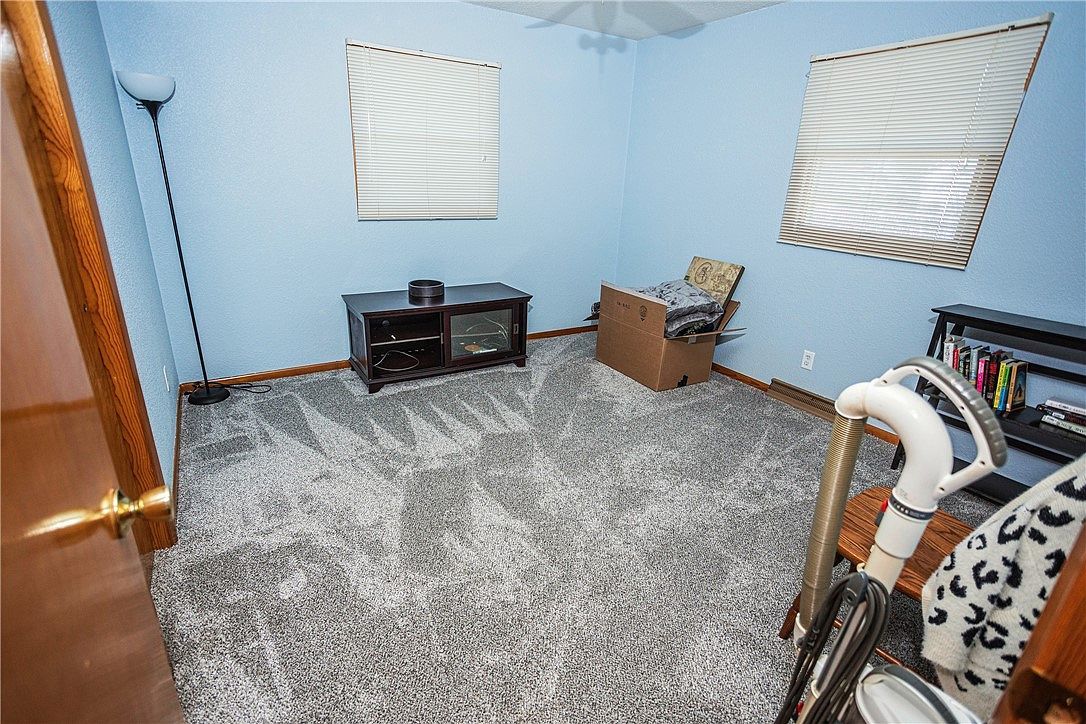 1202 Holiday Dr Effingham, IL 62401  | Single Family