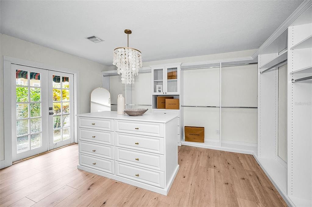 409 S Barbara Ln Tampa, FL 33609  | Single Family