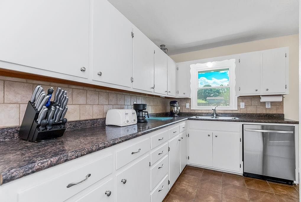 319 SE Ridgeview Dr Lees Summit, MO 64063  | Single Family