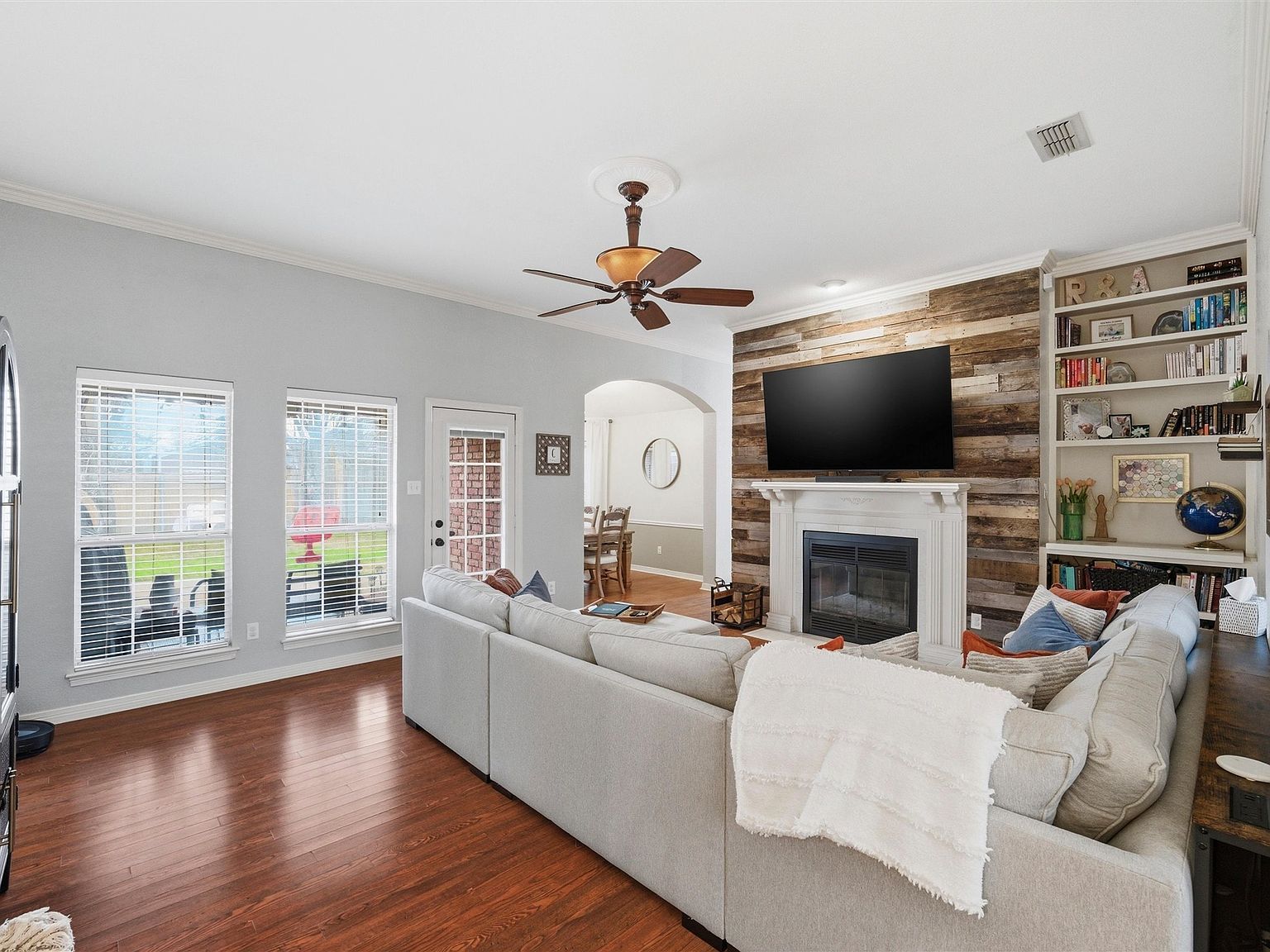 111 Driftwood Ln Waxahachie, TX 75165  | Single Family