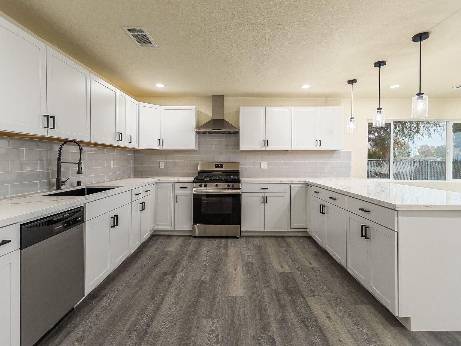 1676 W Putnam Ave Porterville, CA 93257  | Single Family