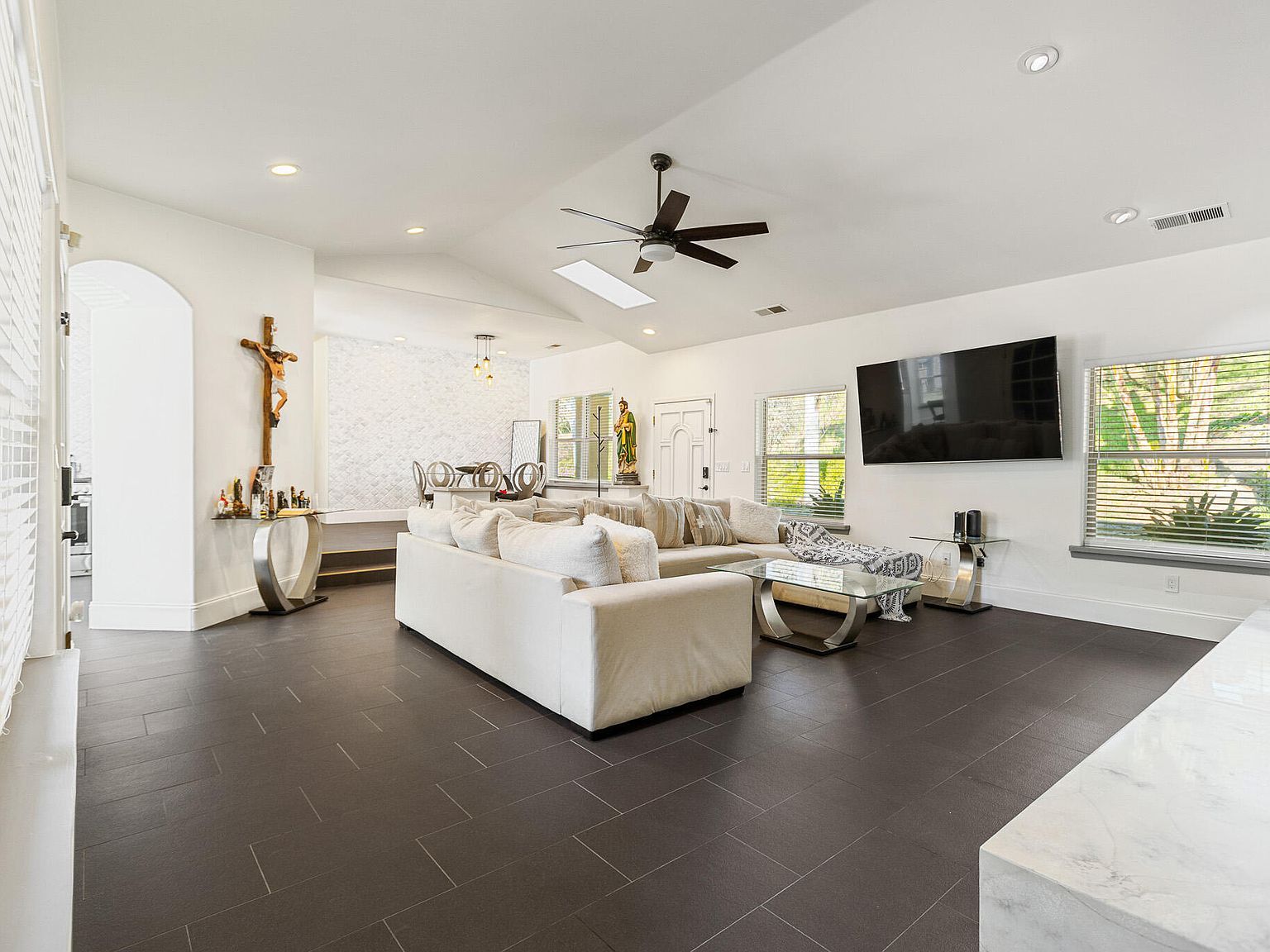 915 S Strathmore Ave Lindsay, CA 93247 | Single Family