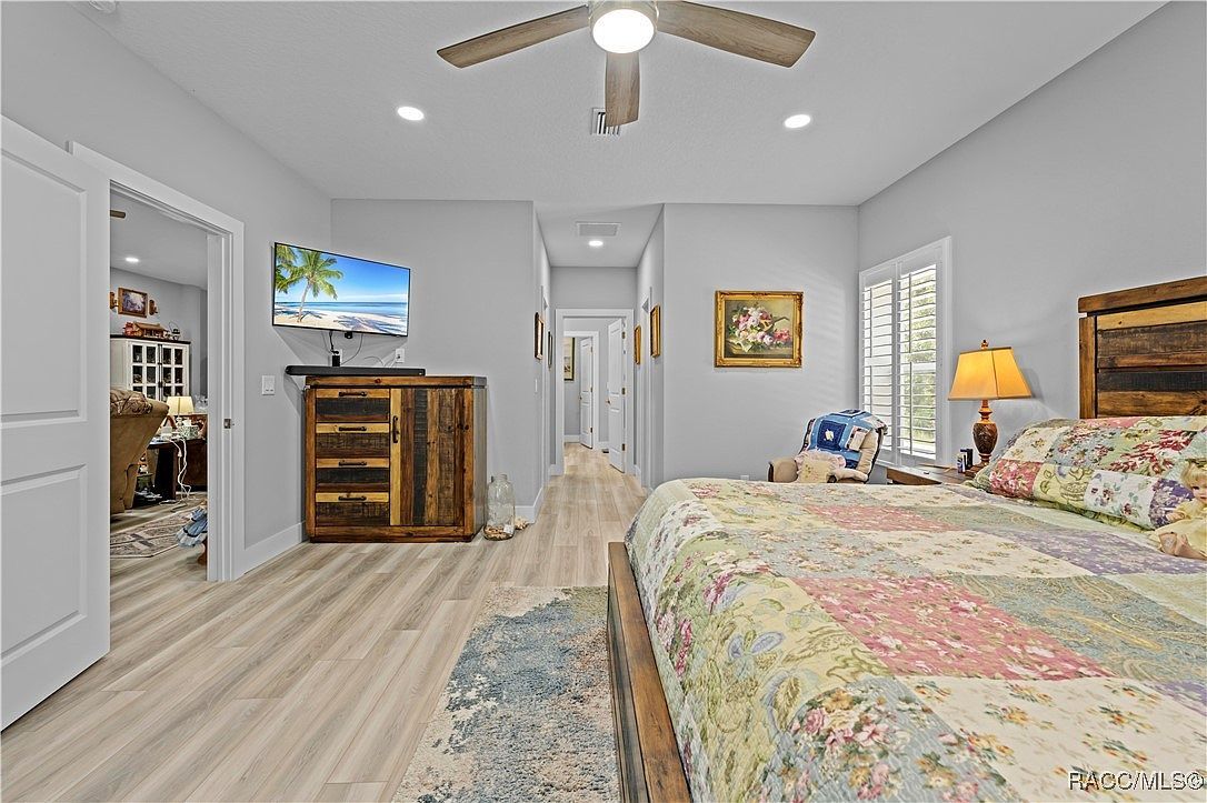 12113 Pine Club Cir Weeki Wachee, FL 34614 | Single Family