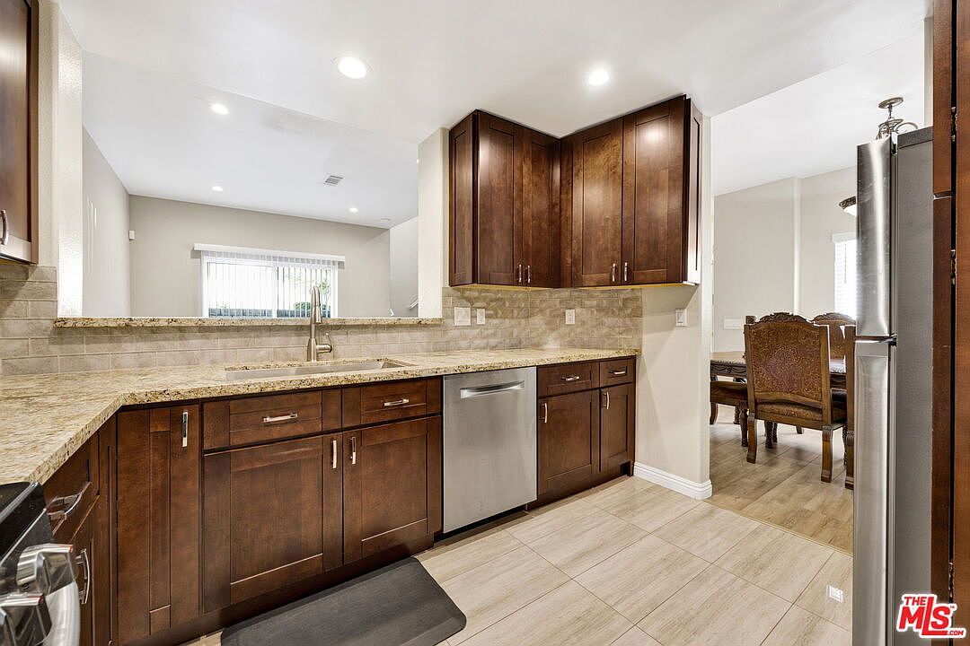 28955 Oak Spring Canyon Rd UNIT 4 Canyon Country, CA 91387  | Condominium