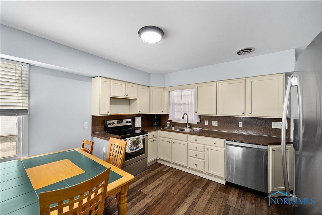 878 Loch Haven Blvd Maumee, OH 43537  | Single Family