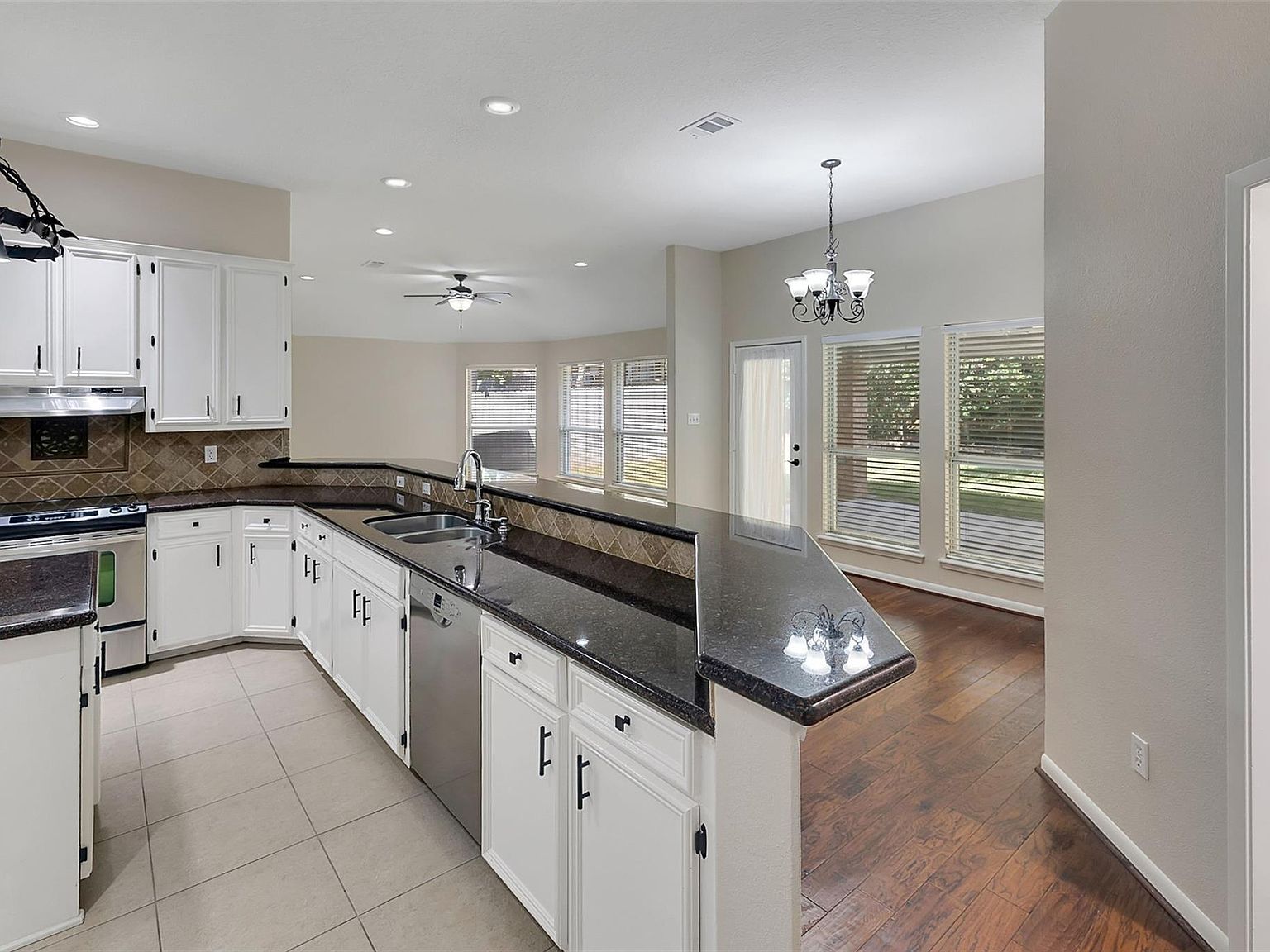 3030 Hemingway Dr Montgomery, TX 77356  | Single Family