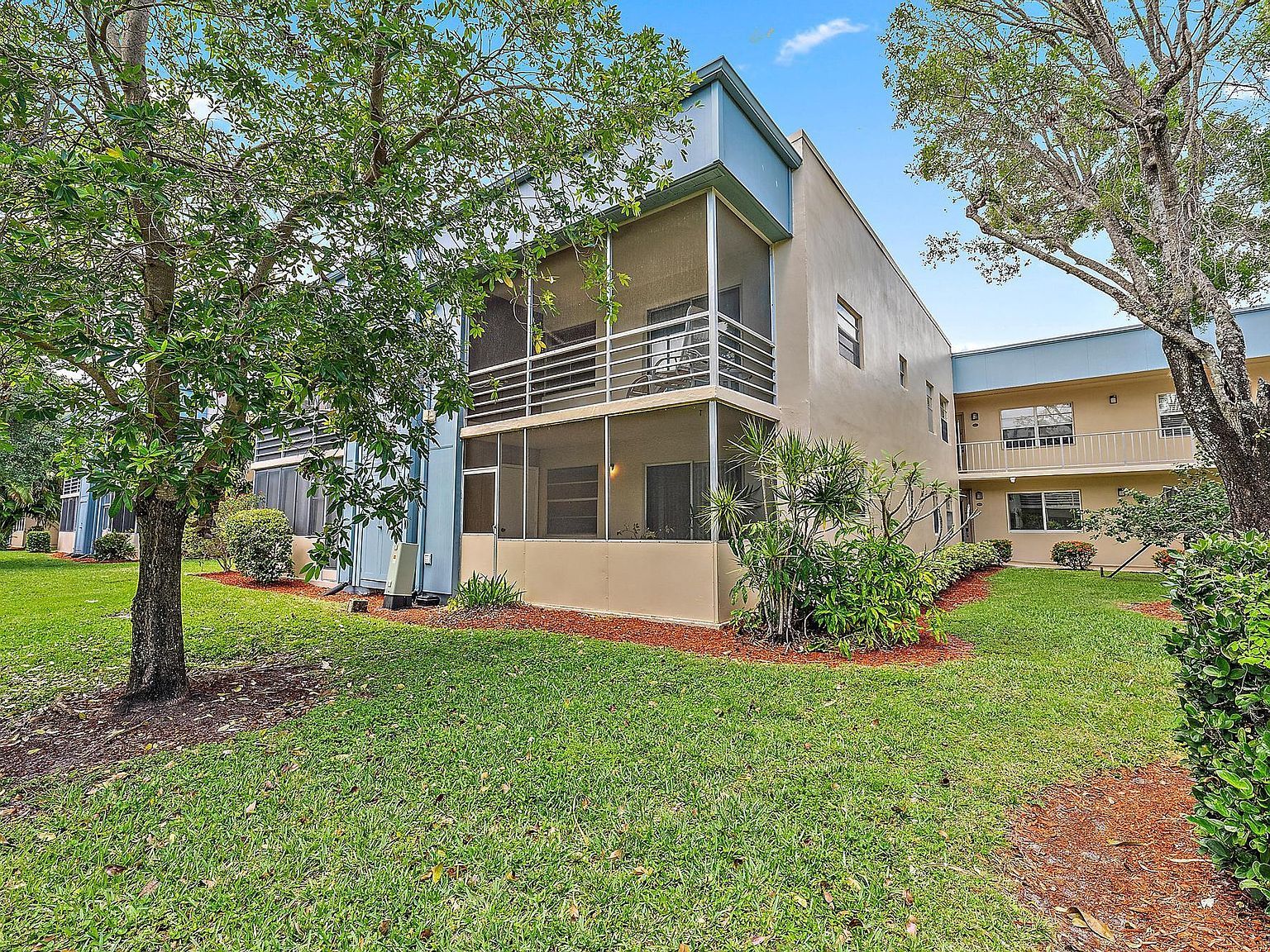 869 Flanders S Delray Beach, FL 33484  | Condominium