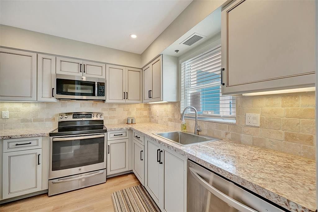 9718 Hernando Ct Bradenton, FL 34210 | Single Family