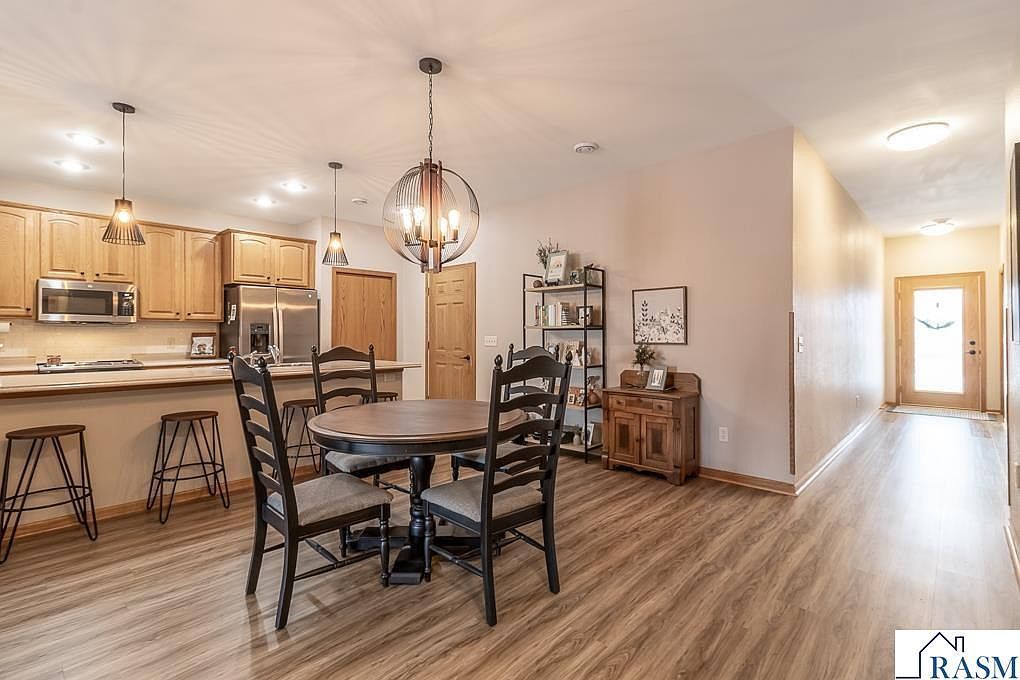 2056 Pratt Cir Saint Peter, MN 56082 | Condominium