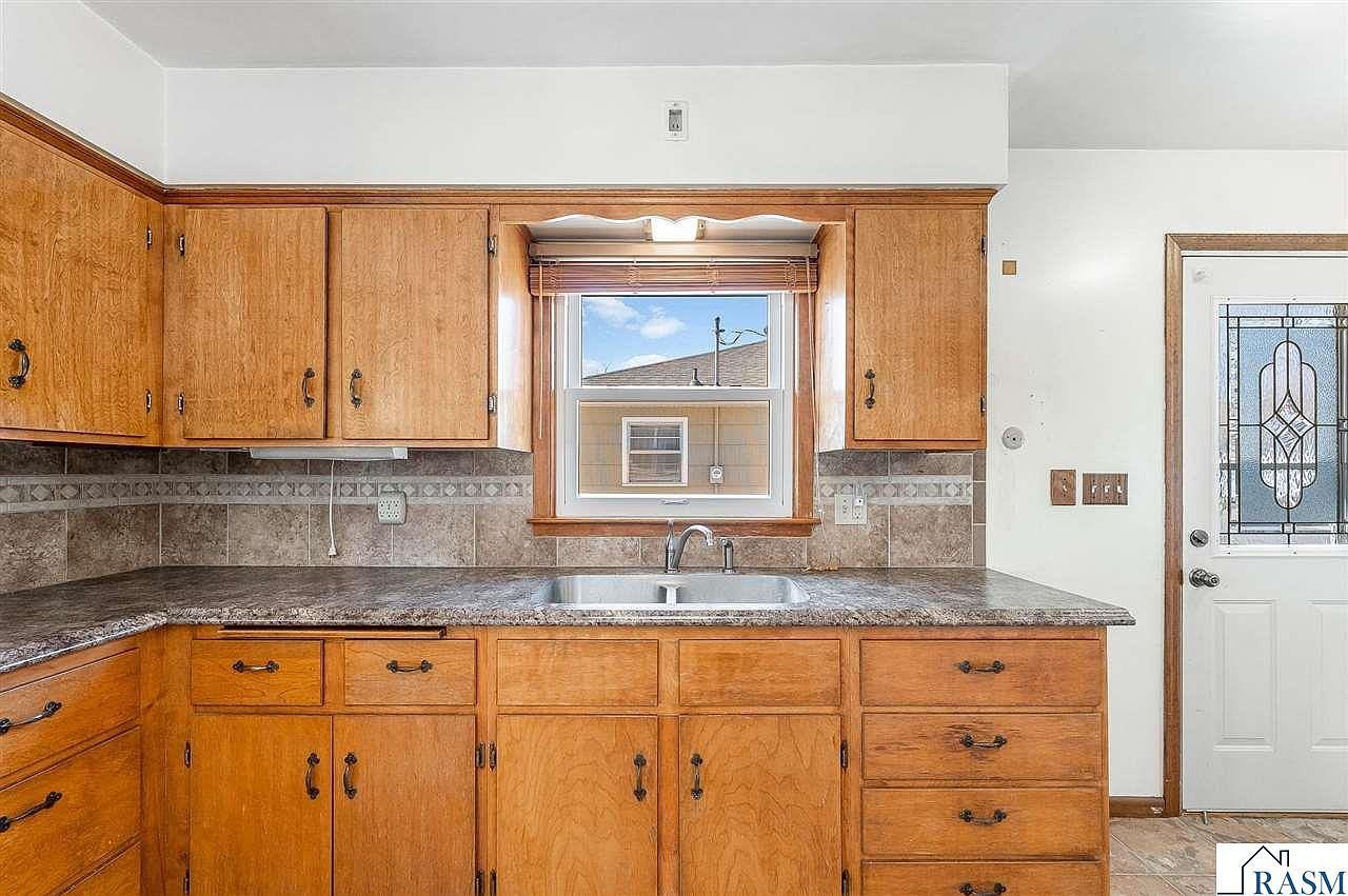 511 Harrison Ave North Mankato, MN 56003  | Single Family