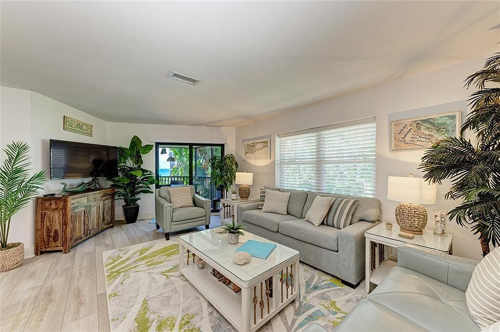 5125 Gulf Of Mexico Dr UNIT 7 Longboat Key, FL 34228  | Condominium