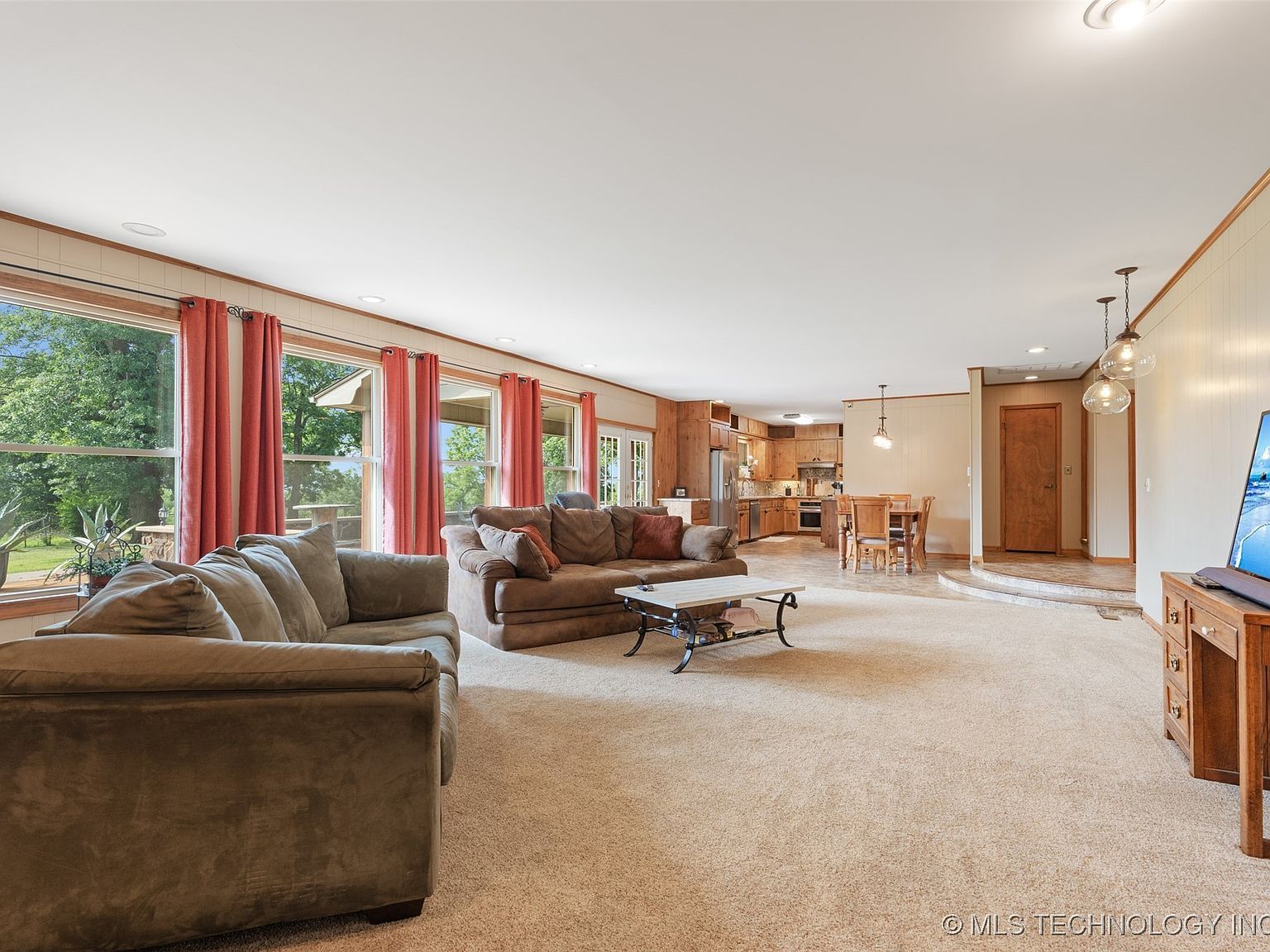 1561 E Country Club Dr Vinita, OK 74301  | Single Family