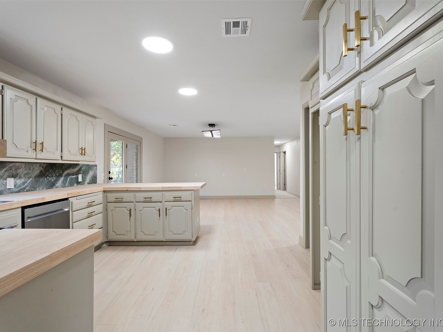 7 N Ora St Pryor, OK 74361  | Single Family