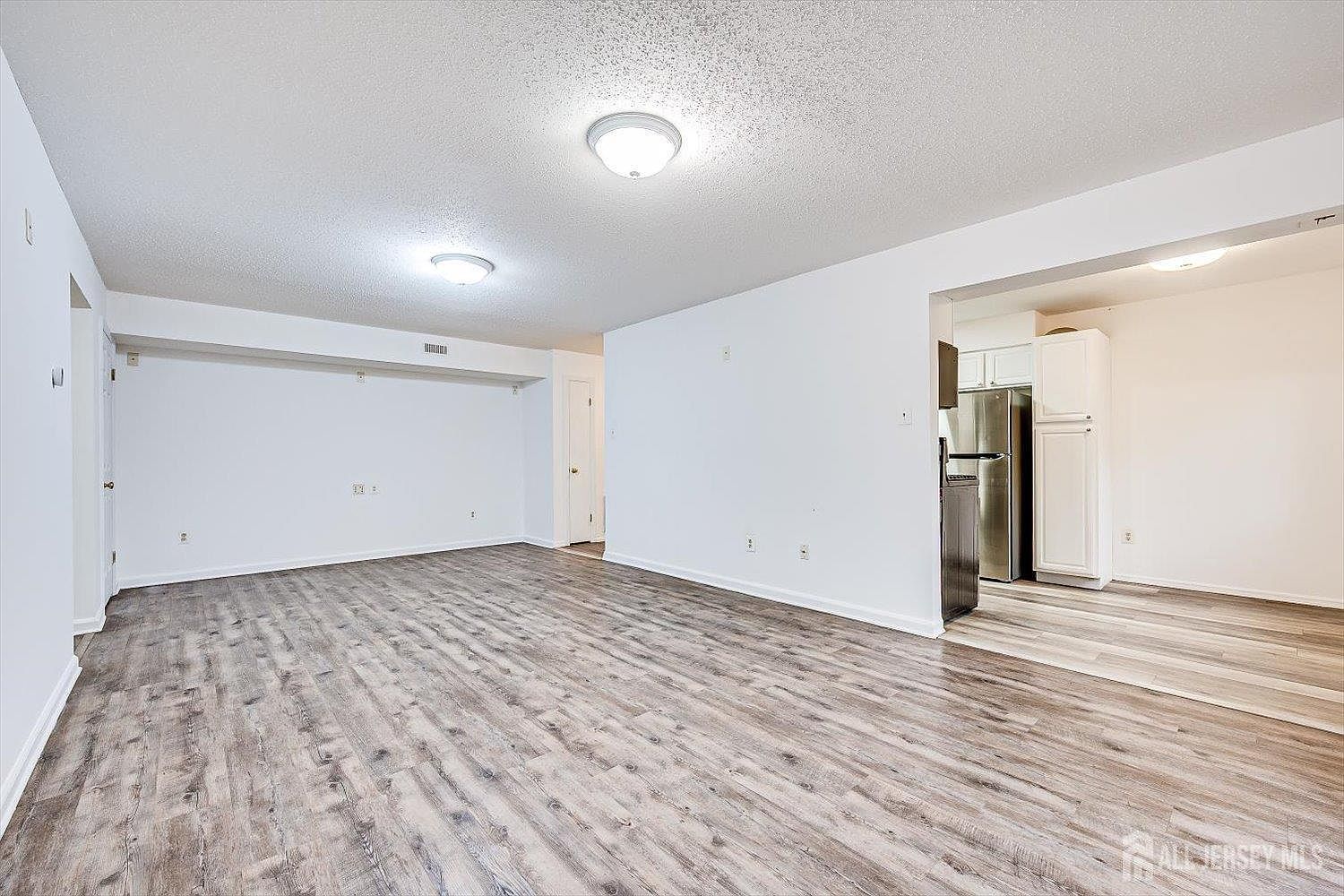 1116 Edison Glen Ter Edison, NJ 08837  | Condominium