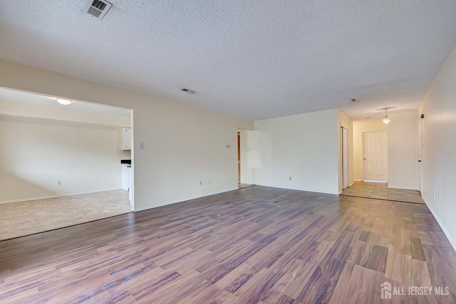 707 Edison Glen Ter Edison, NJ 08837  | Condominium