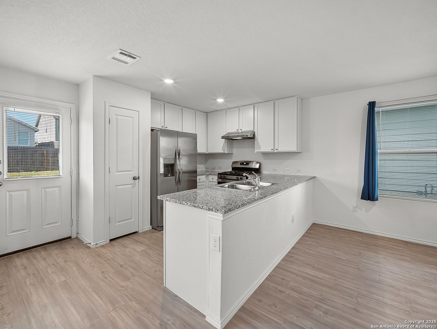 8842 Barrow Path Converse, TX 78109 | Single Family