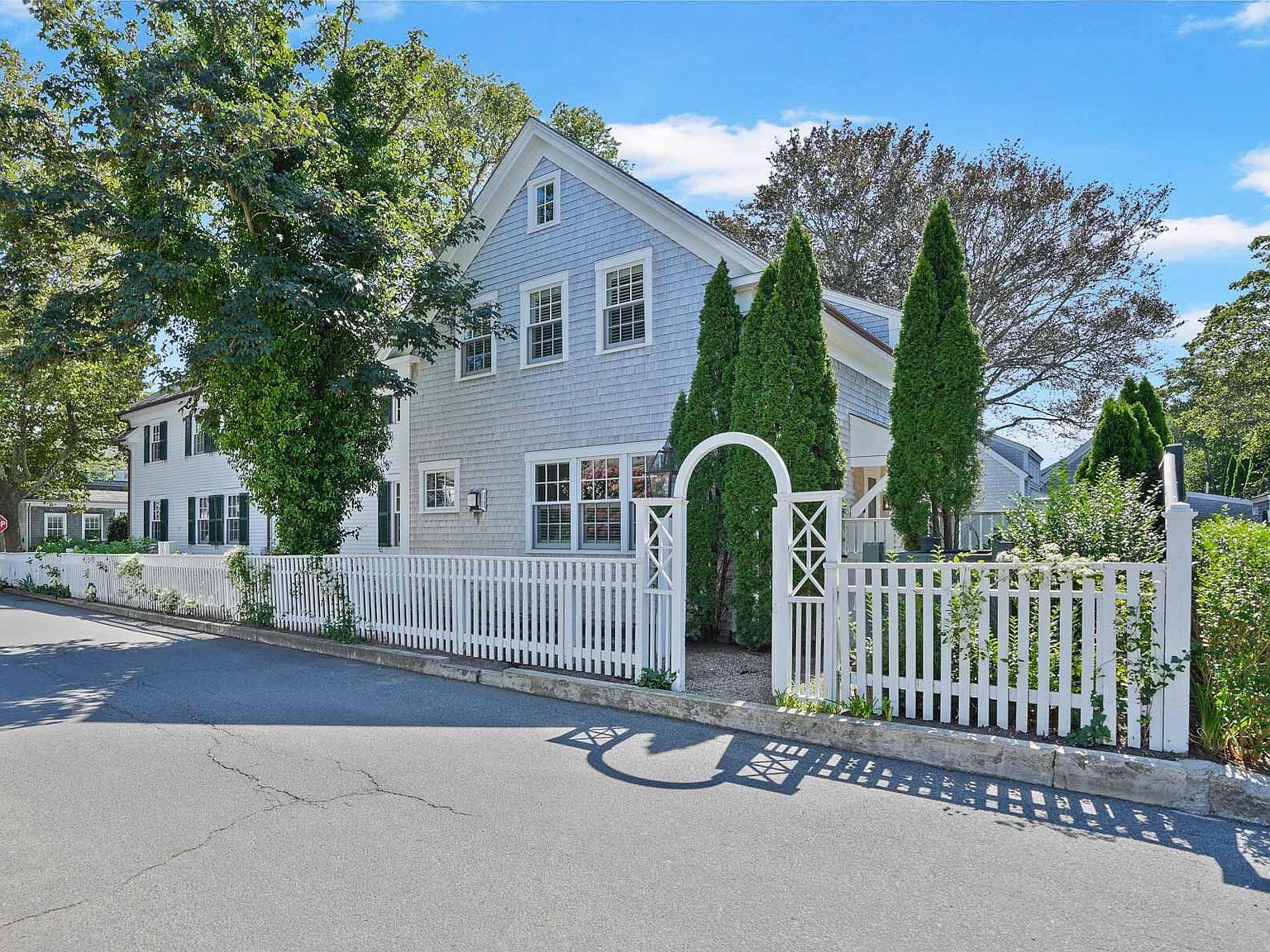 52 S Summer St Edgartown, MA 02539  | Single Family