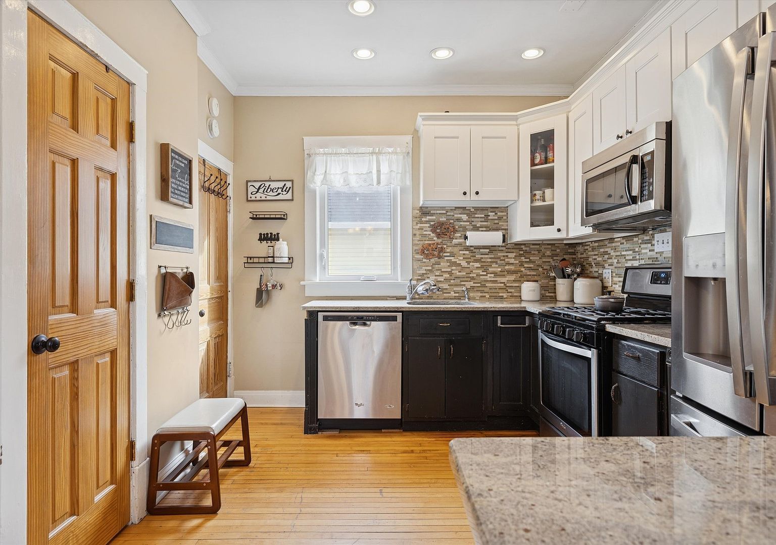 21 Division St Algonquin, IL 60102  | Single Family