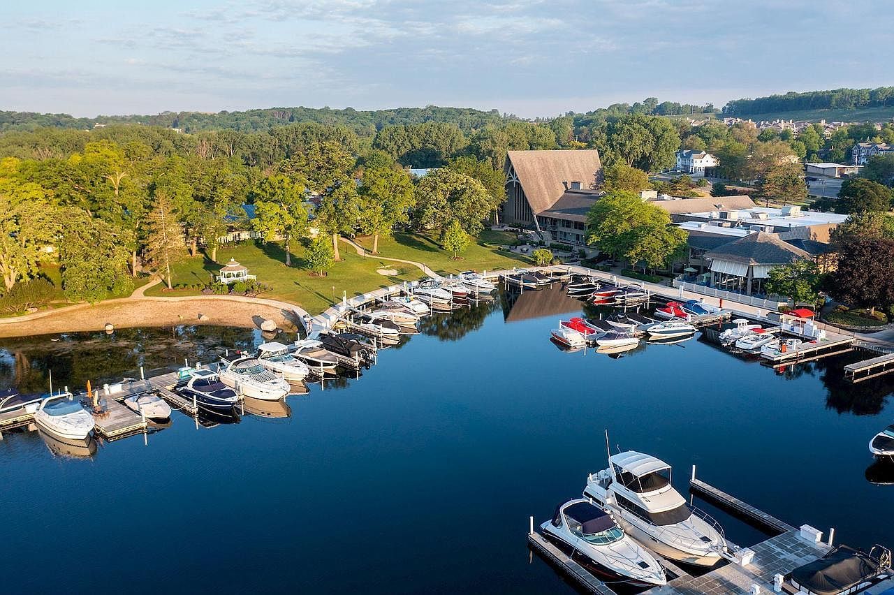 269 Fontana Blvd UNIT 1403 Fontana, WI 53125 | Condominium