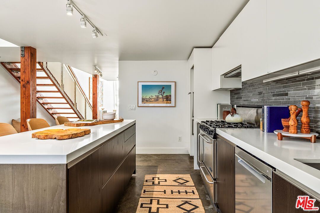 615 Hampton Dr UNIT A102 Venice, CA 90291  | Condominium