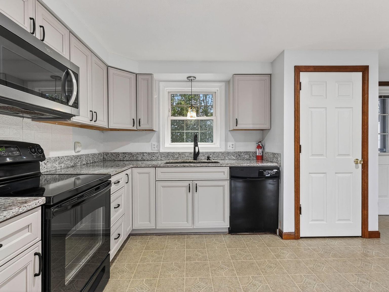 91 Western Ave APT 3 Biddeford, ME 04005 | Condominium