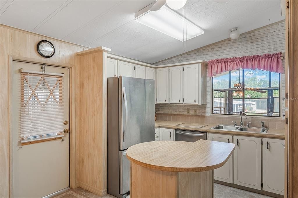 28550 Helena Run Dr Leesburg, FL 34748  | New build