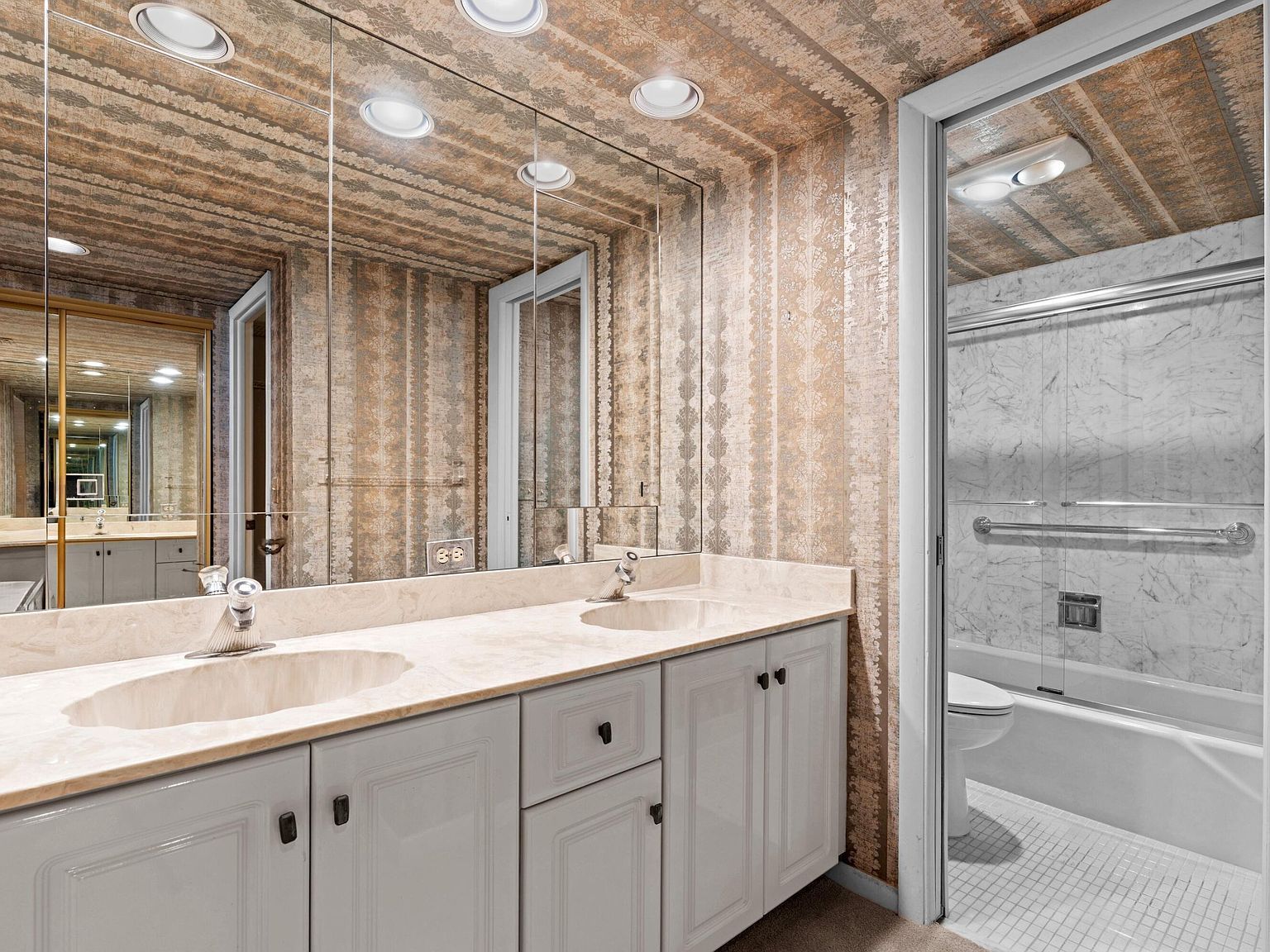 2121 N Ocean Blvd APT 1604E Boca Raton, FL 33431  | Condominium