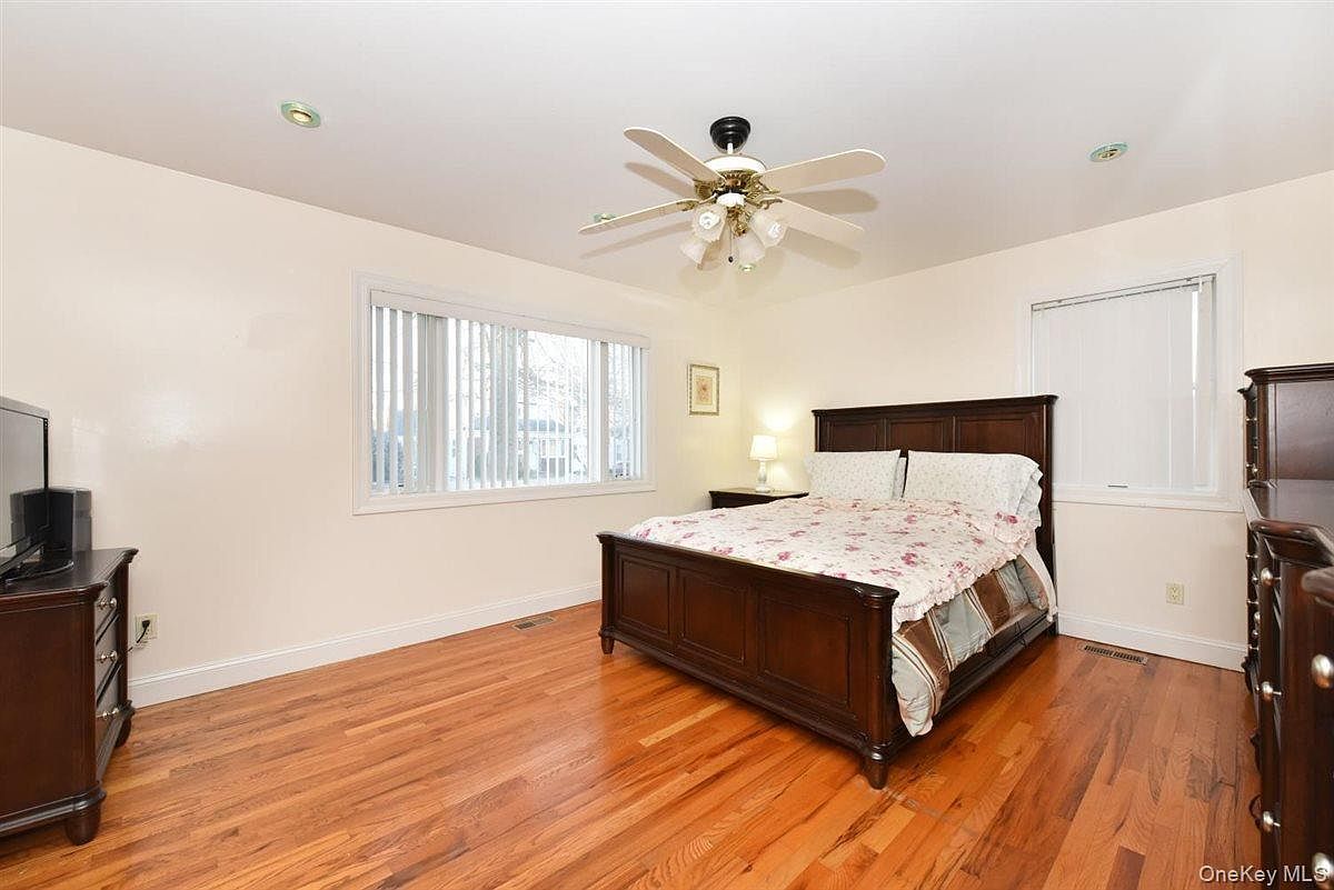 300 Pennsylvania Ave Mineola, NY 11501  | Single Family