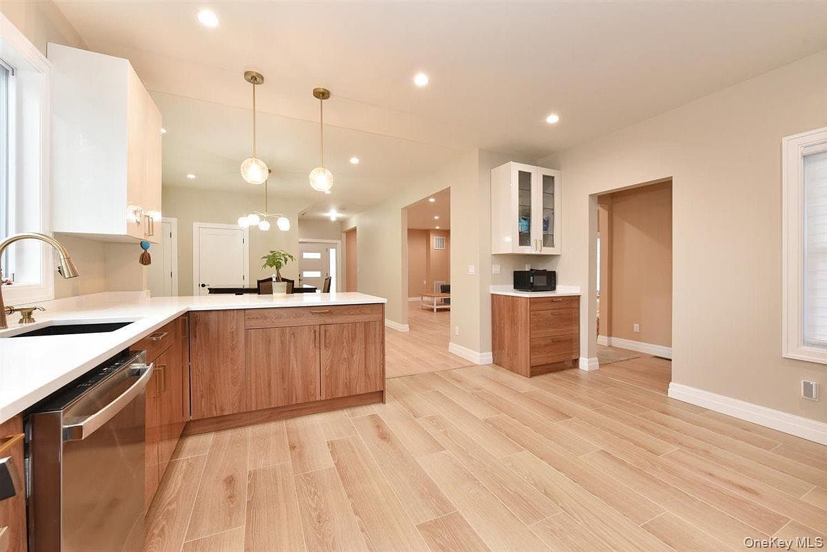 115 N Bergen Pl Freeport, NY 11520  | Single Family