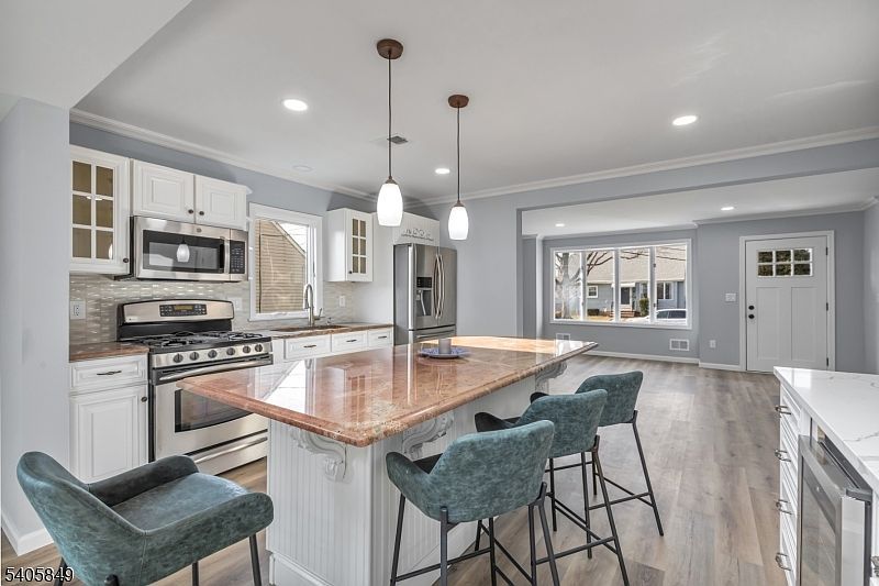 81 Hutchinson St Clark, NJ 07066  | Single Family