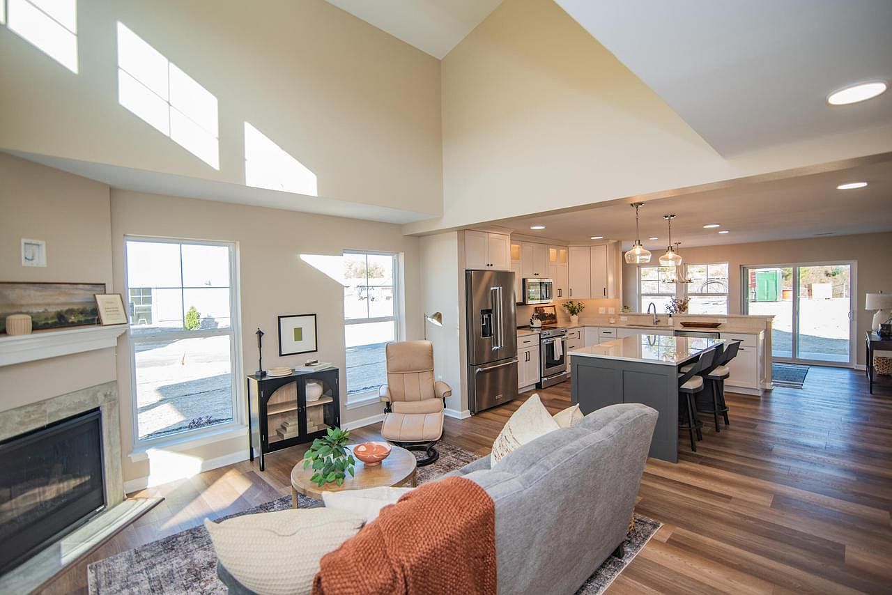 1102 Harbor Ter West Bend, WI 53090  | Condominium