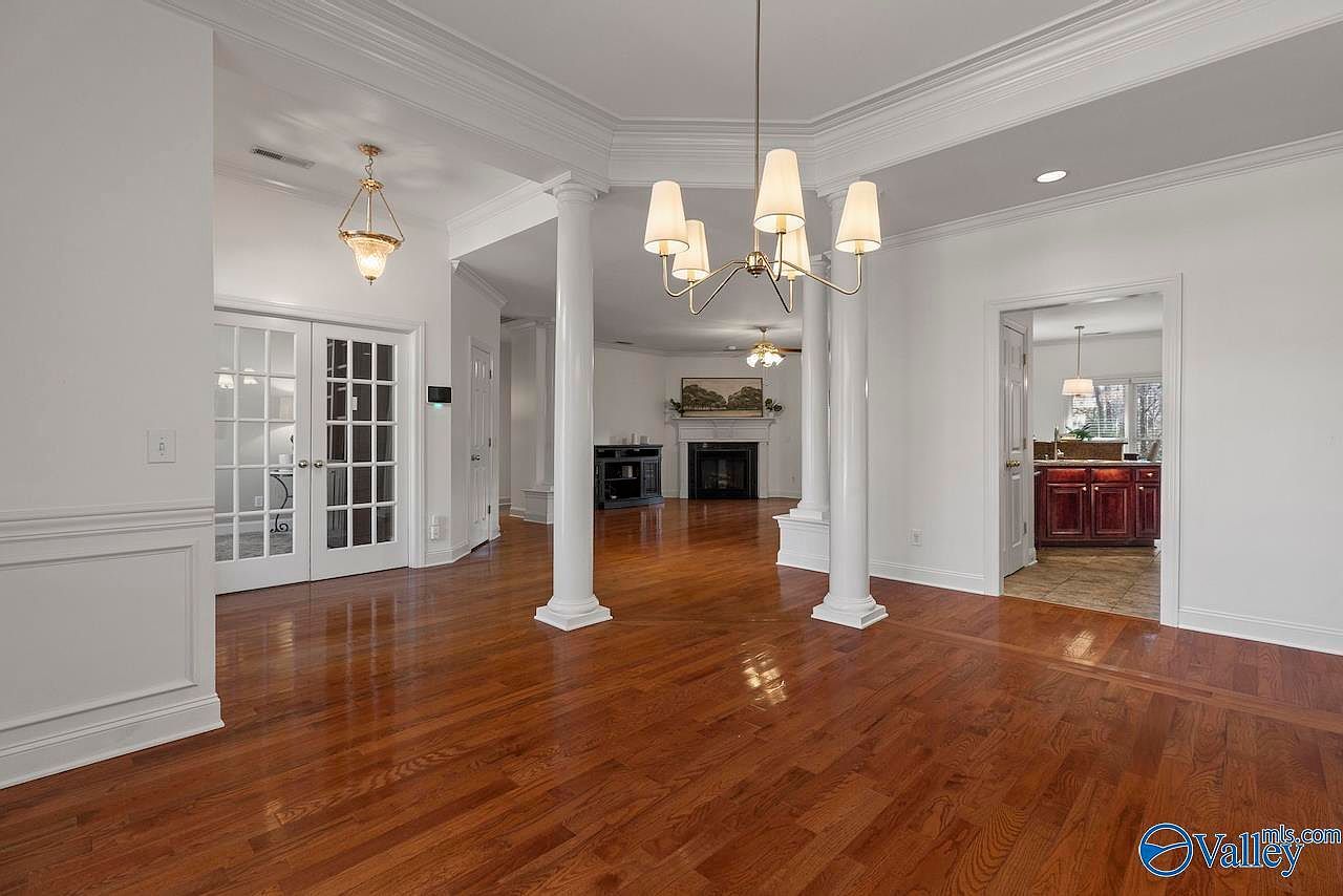 154 Redcliffe Dr Huntsville, AL 35806 | Single Family