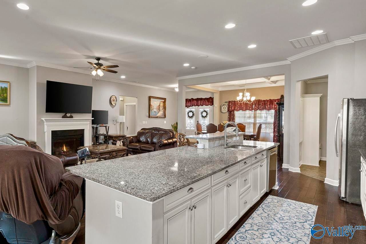 24 Tall Oak Blvd Huntsville, AL 35824 | Single Family