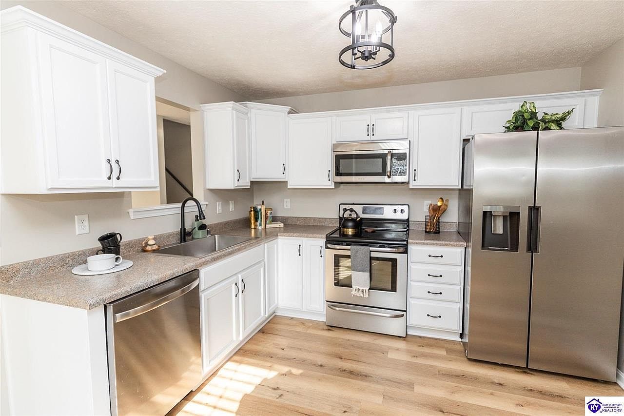 248 Blossom Ln Elizabethtown, KY 42701  | Single Family