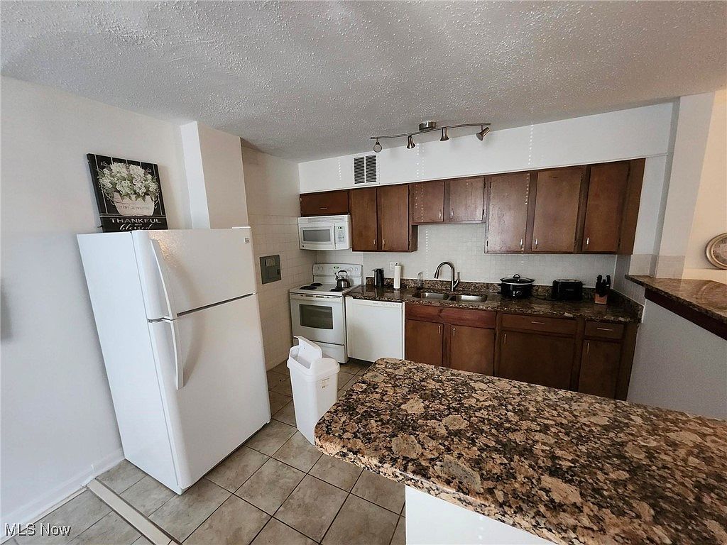 13800 Fairhill Rd APT 114 Cleveland, OH 44120 | Condominium