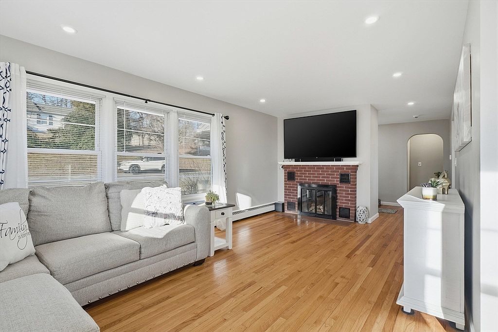 2 Oak Knoll Rd Methuen, MA 01844 | Single Family