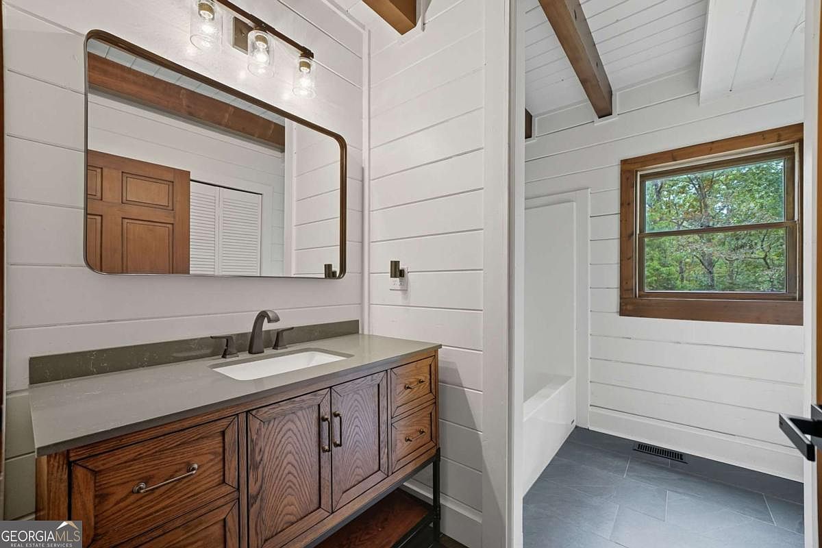 509 E Valley Rd NE Rydal, GA 30171 | Single Family