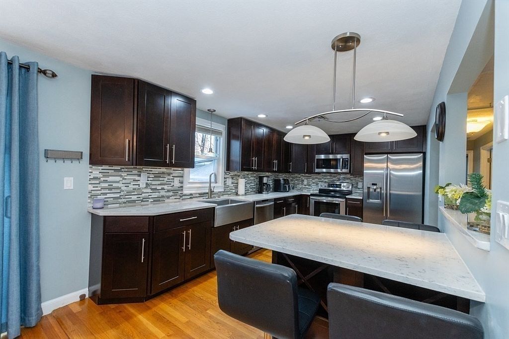 9 Bruce St Burlington, MA 01803  | Single Family