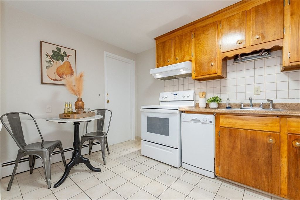 35 Montvale Ave APT 8 Woburn, MA 01801  | Condominium