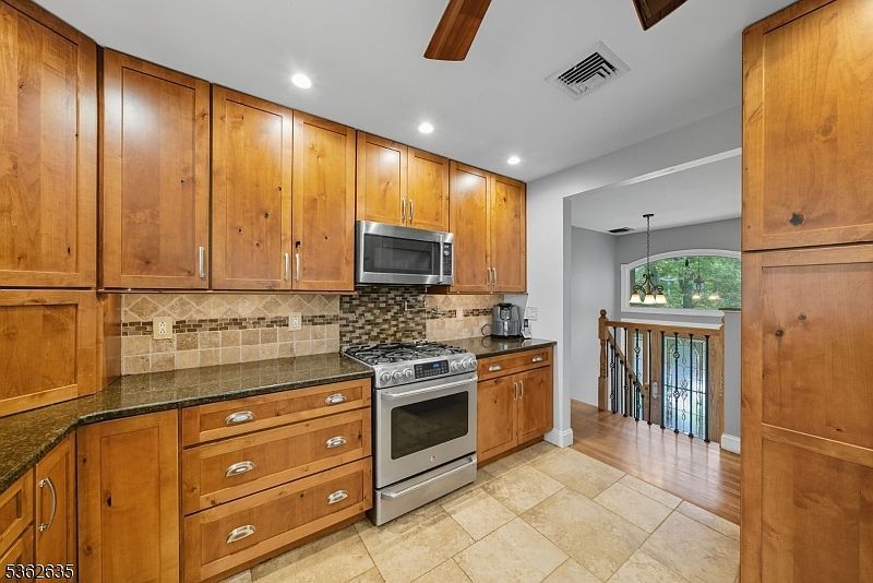 11 Glenbourne Dr Boonton Township, NJ 07005, Boonton Township, NJ, 7005 | Single Family