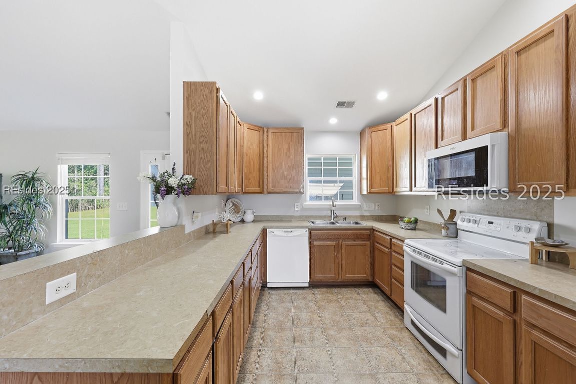 11 Savannah Oak Dr Bluffton, SC 29910  | Single Family