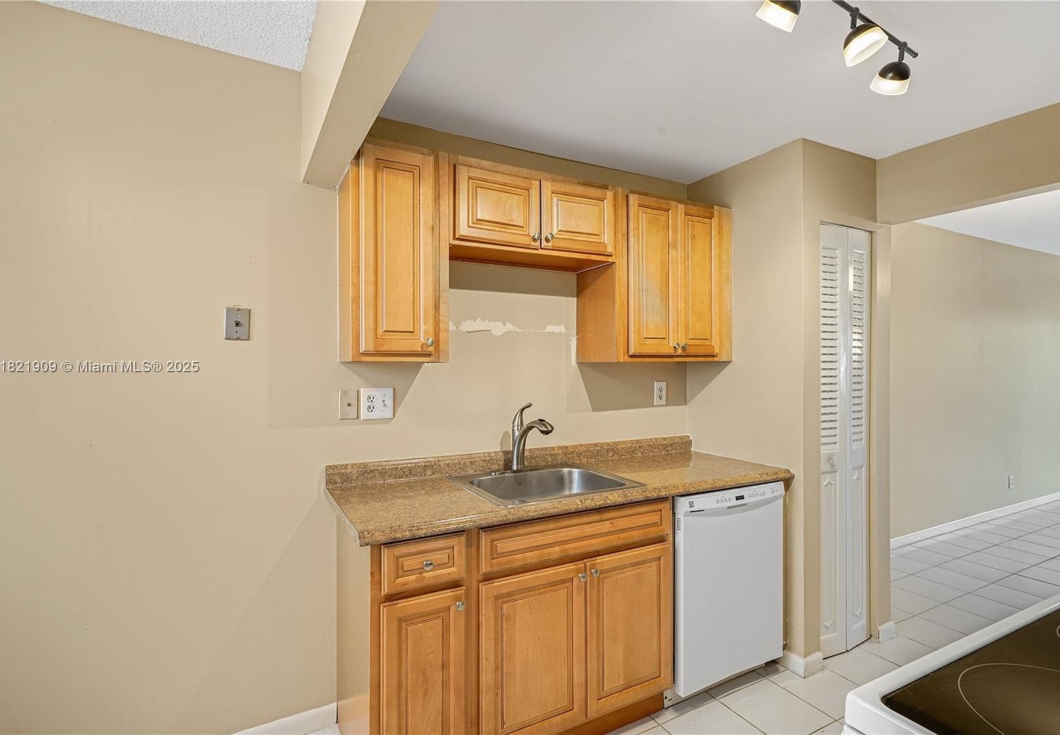 8305 NW 61st St APT C305 Tamarac, FL 33321  | Condominium