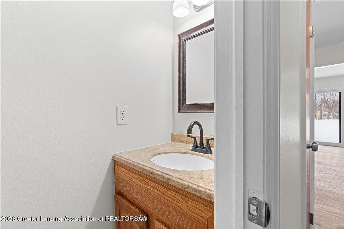 2011 E Provincial House Dr Lansing, MI 48910 | Single Family