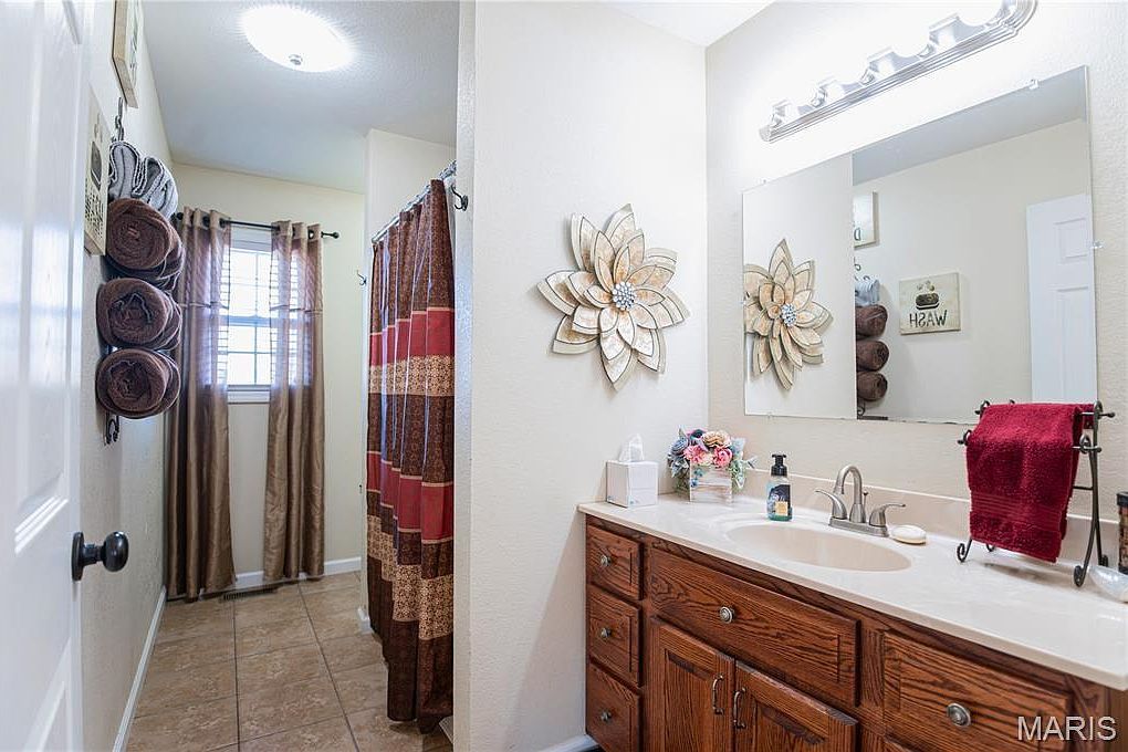 57 Hamilton Dr Cuba, MO 65453  | Single Family