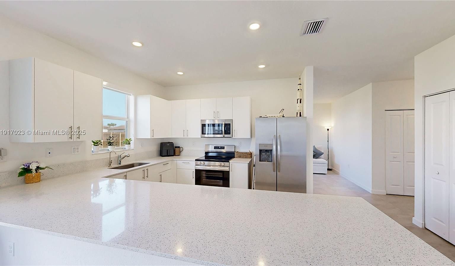 2333 SE 28th Ct Homestead, FL 33035 | Single Family