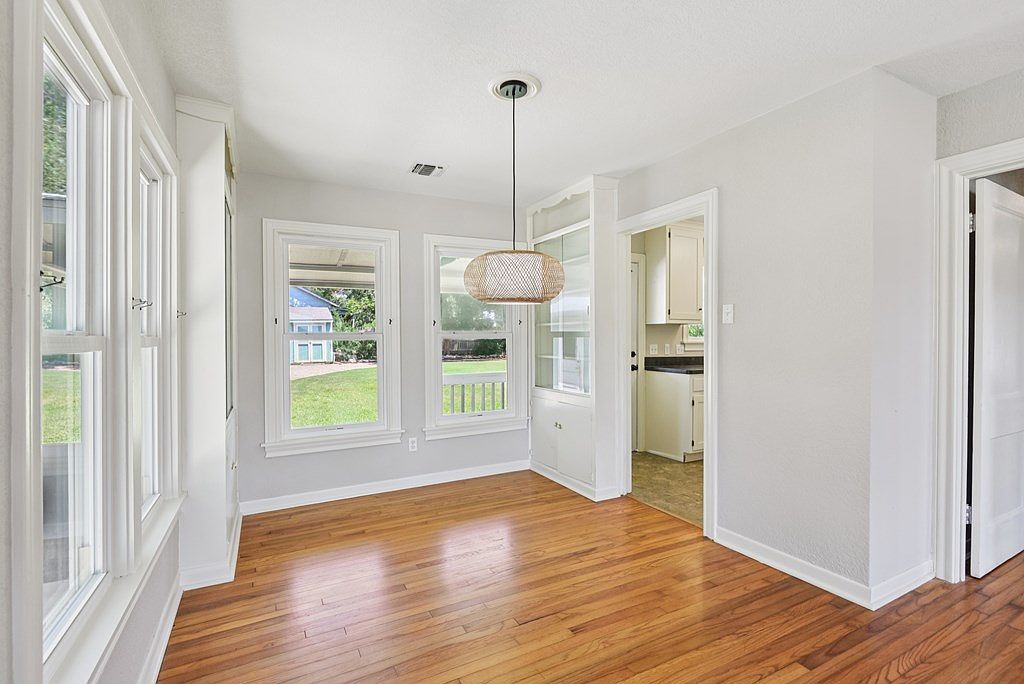 924 Barnett St Kerrville, TX 78028  | Single Family