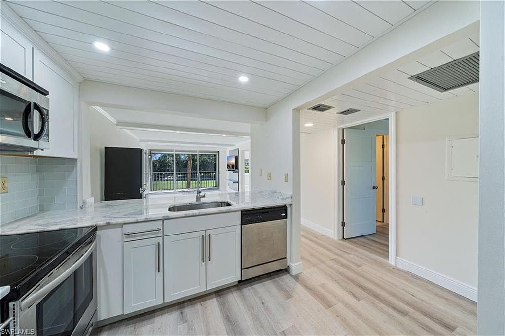 1083 Forest Lakes Dr #6204 Naples, FL 34105  | Condominium