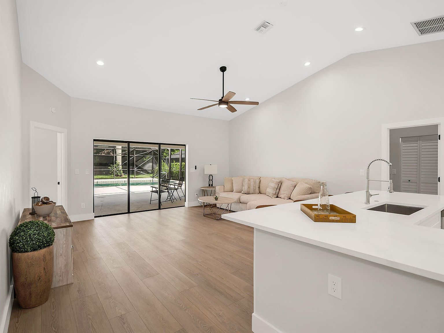 581 Country Walk Ct Naples, FL 34104  | Single Family