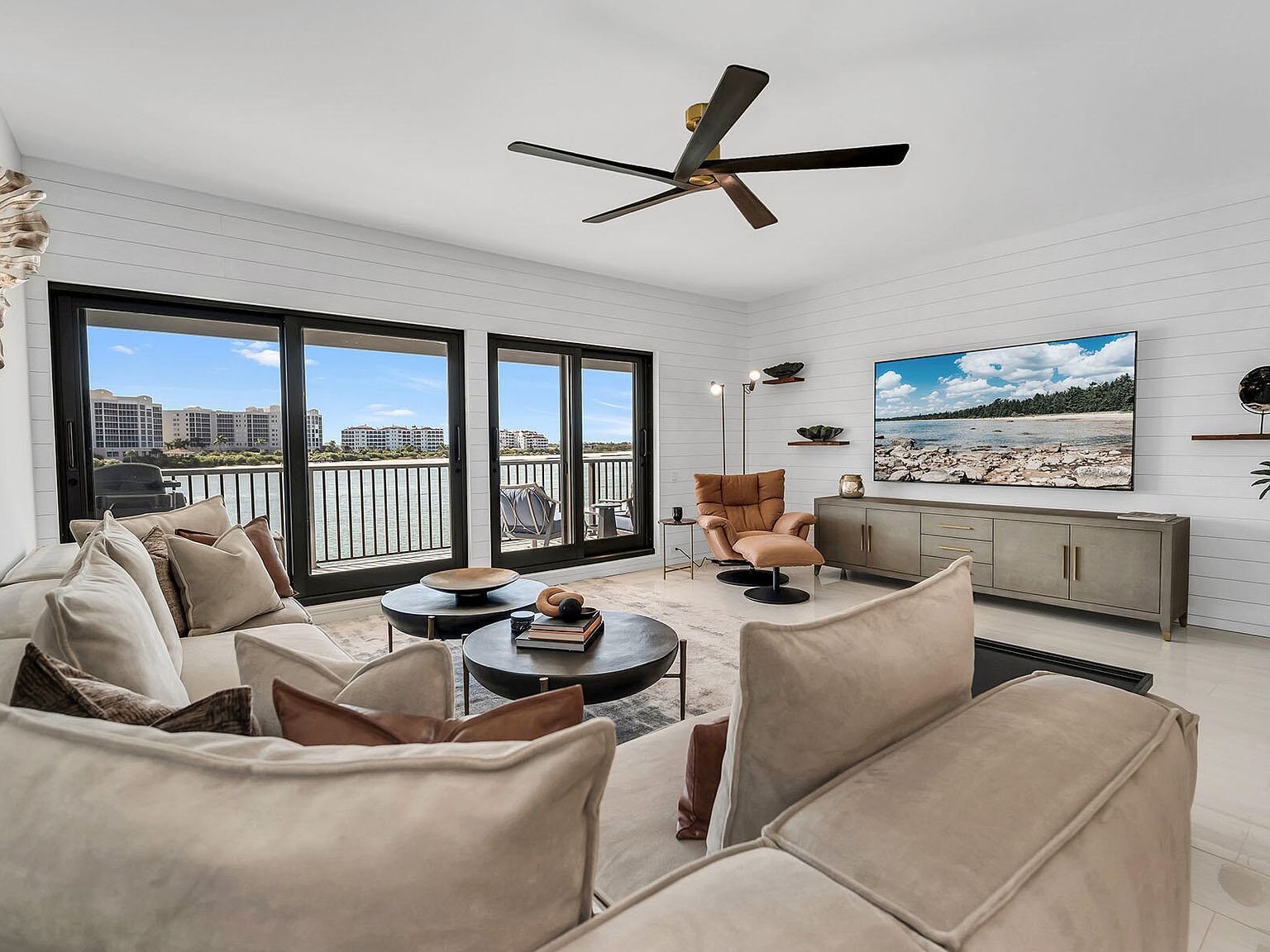 533 La Peninsula Blvd #533 Naples, FL 34113  | Condominium